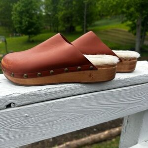 beek Tan Leather Mules with Shearling Lining